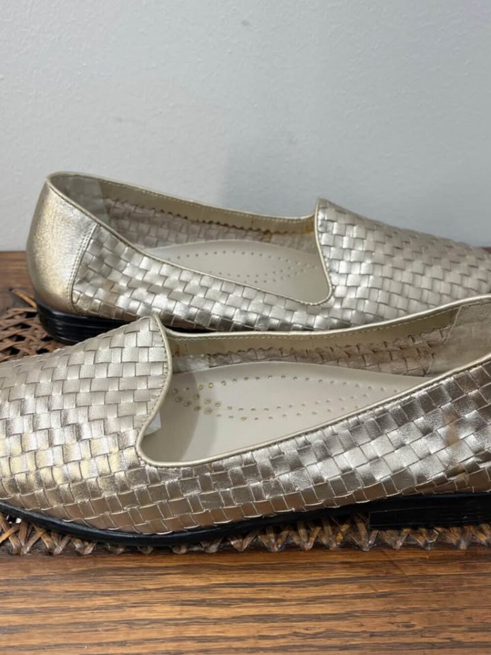 Size 10 W Gold Basketweave Quiet Luxury European Summer Trotters Liz Loafer